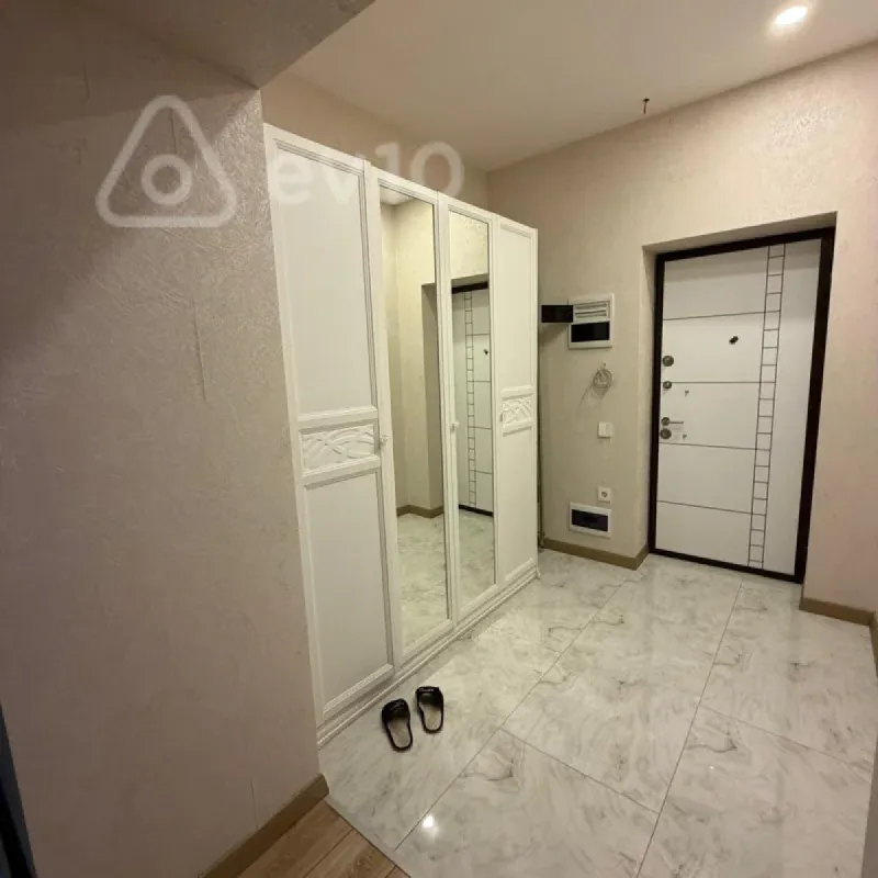 Kirayə verilir 4 otaqlı yeni tikili 190 m²