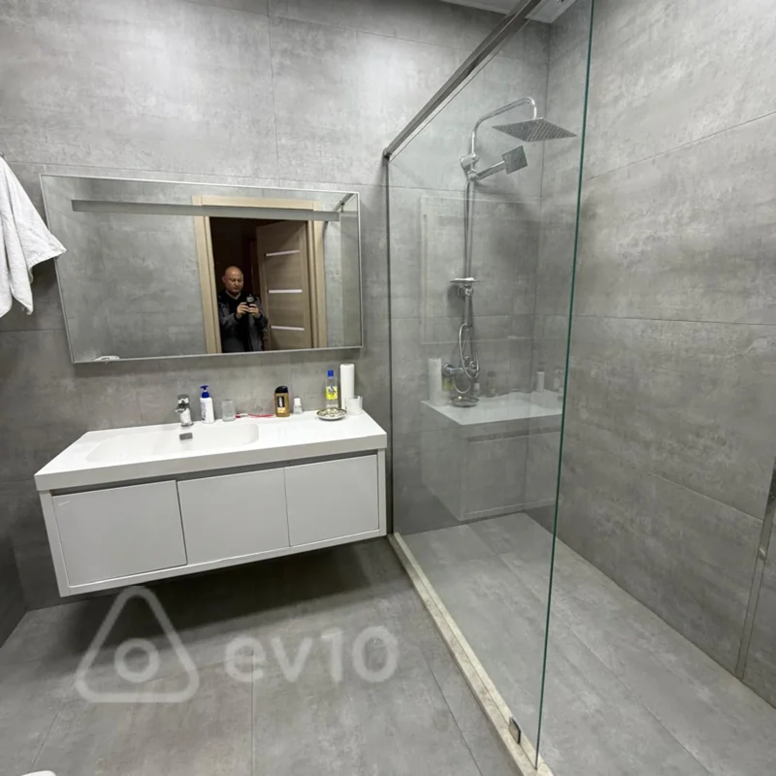 Kirayə verilir 4 otaqlı yeni tikili 190 m²