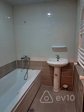 Kirayə verilir 3 otaqlı yeni tikili 100 m²