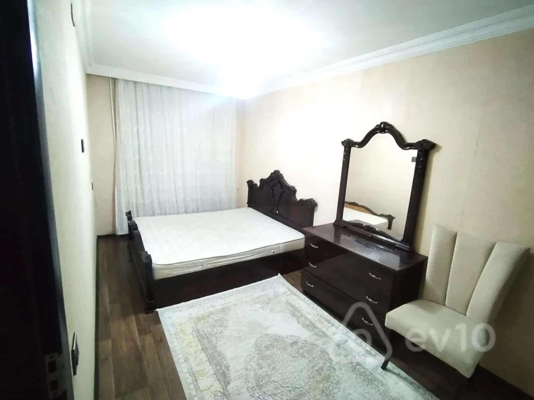 Kirayə verilir 2 otaqlı köhnə tikili 55 m²