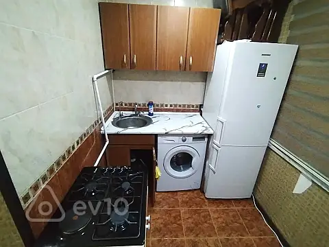 Kirayə verilir 2 otaqlı köhnə tikili 55 m²