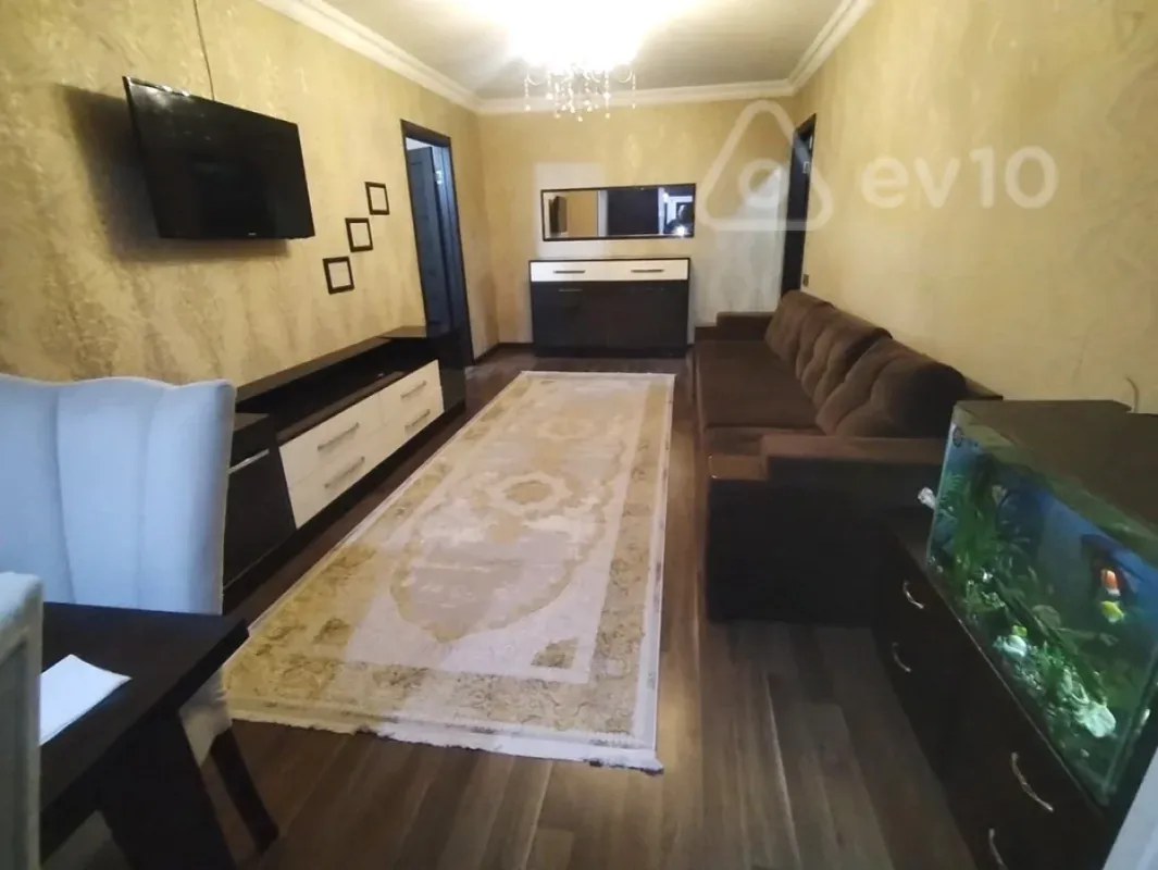 Kirayə verilir 2 otaqlı köhnə tikili 55 m²