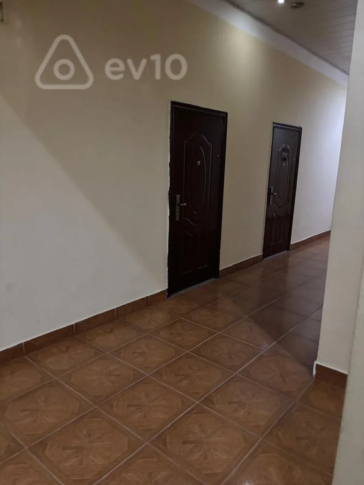 Satılır mənzil 93 m²