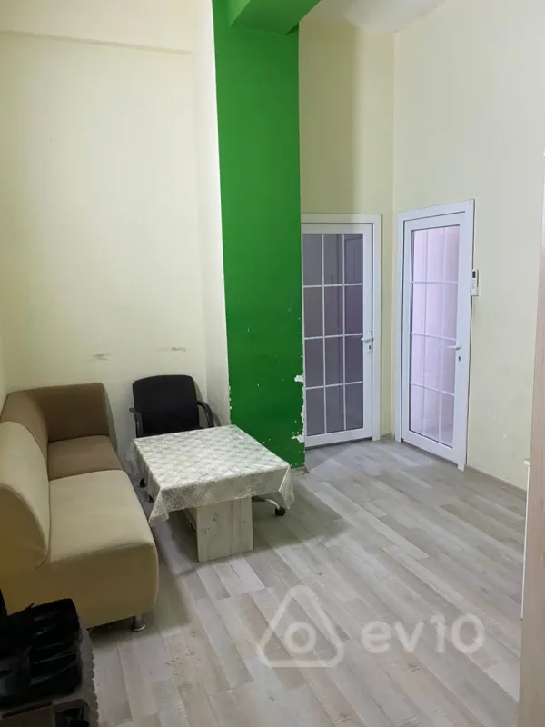 Satılır mənzil 93 m²