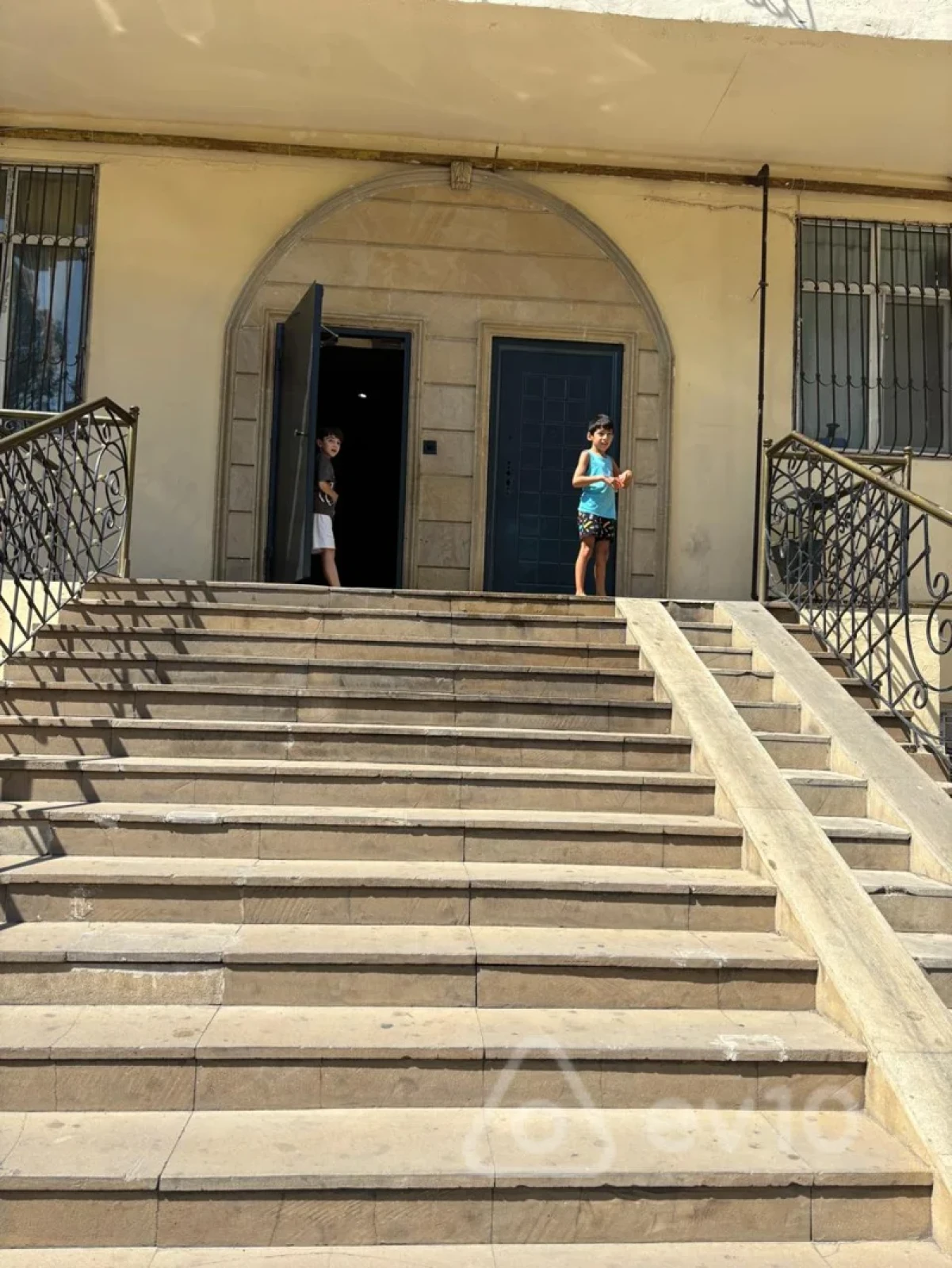 Satılır mənzil 93 m²