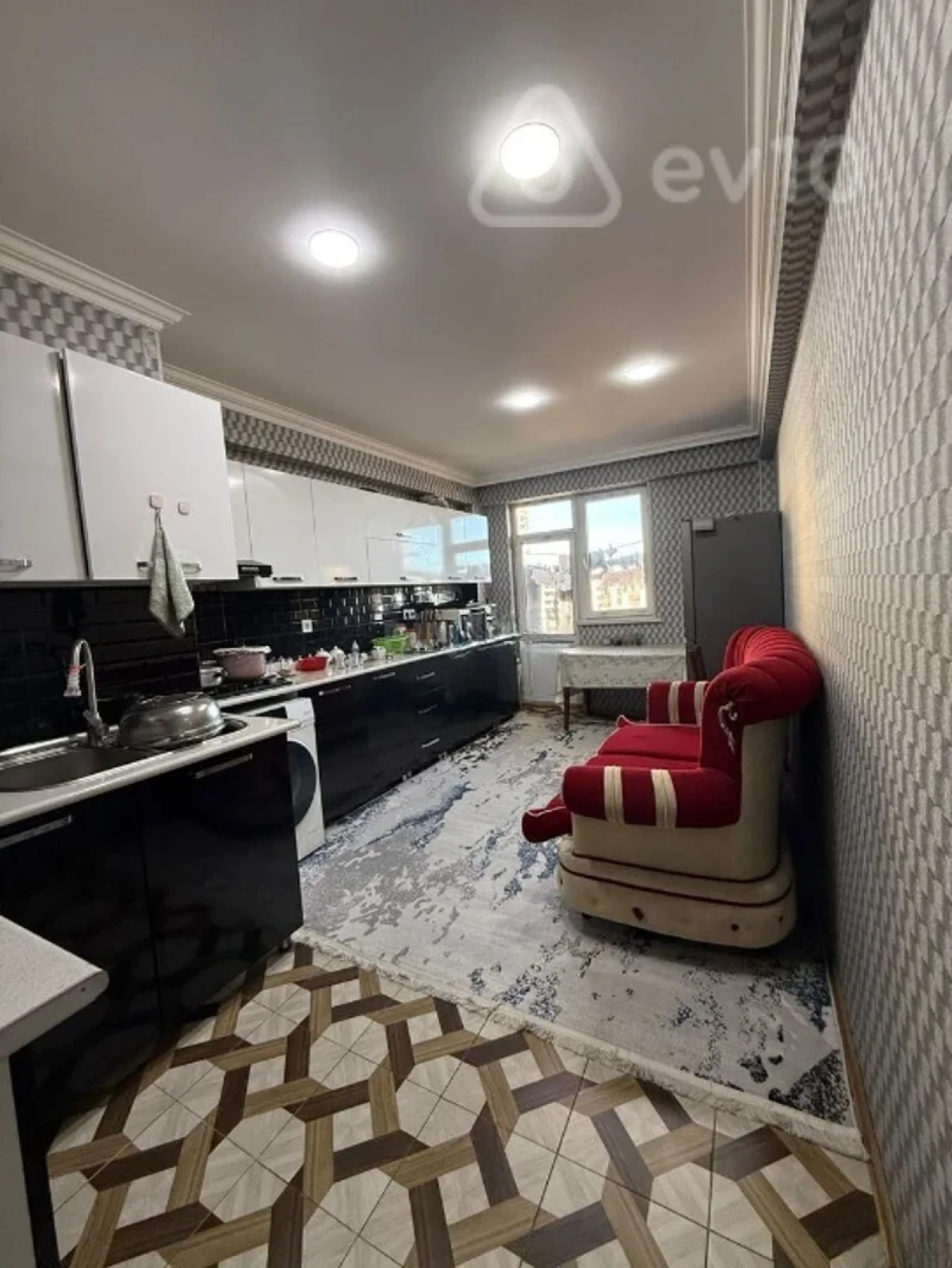 Satılır 3 otaqlı yeni tikili 135 m²