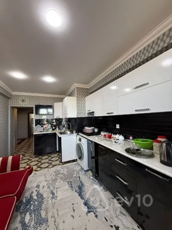 Satılır 3 otaqlı yeni tikili 135 m²
