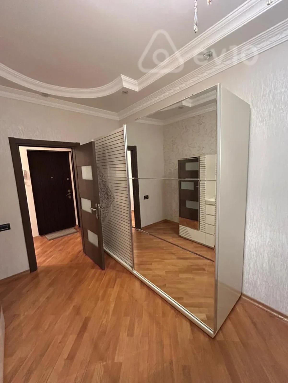 Kirayə verilir 3 otaqlı yeni tikili 95 m²