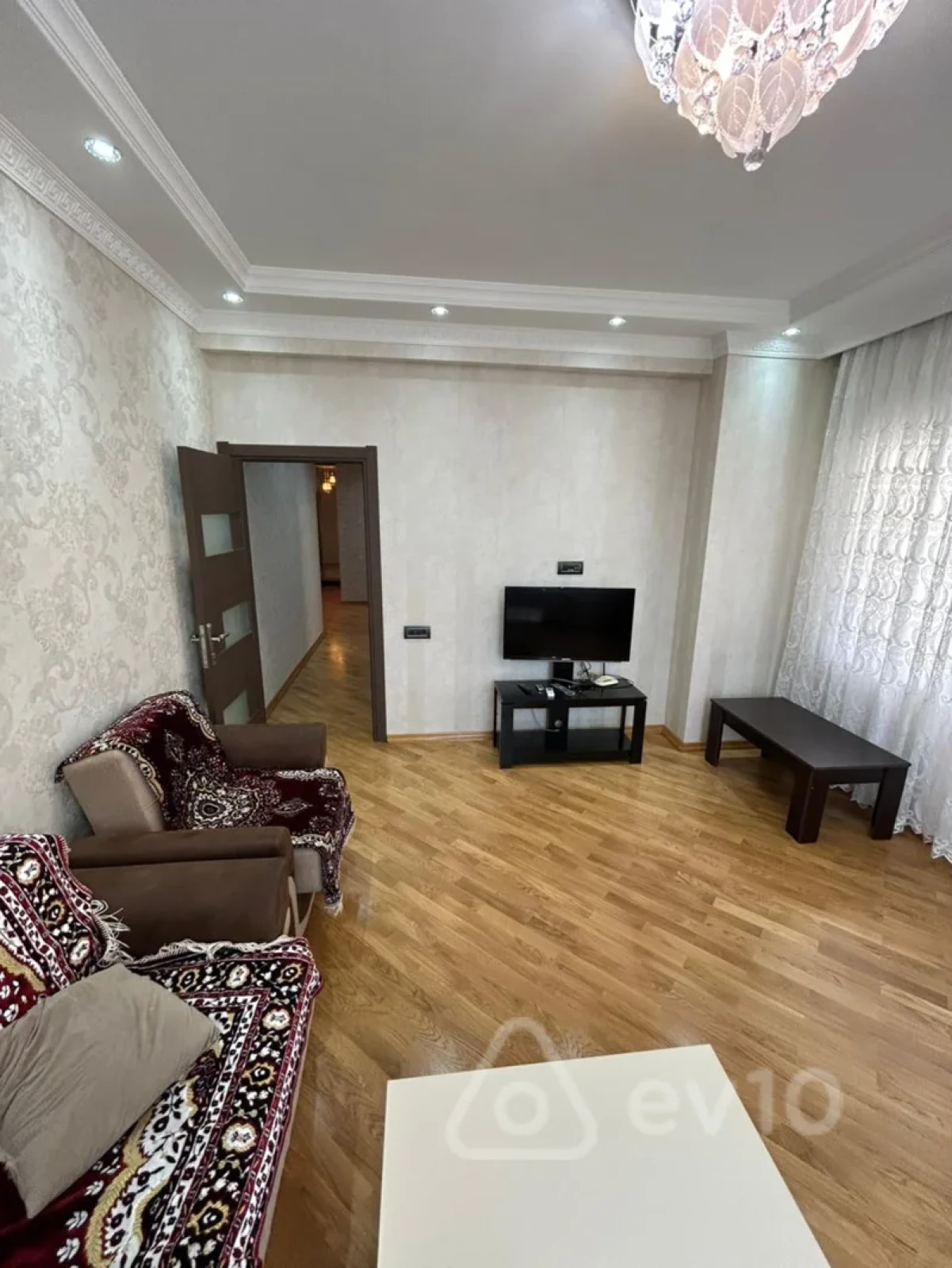 Kirayə verilir 3 otaqlı yeni tikili 95 m²