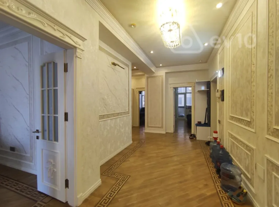 Satılır 3 otaqlı yeni tikili 138 m²