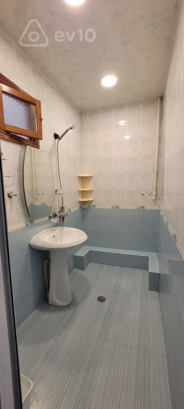 Kirayə verilir 2 otaqlı köhnə tikili 35 m²