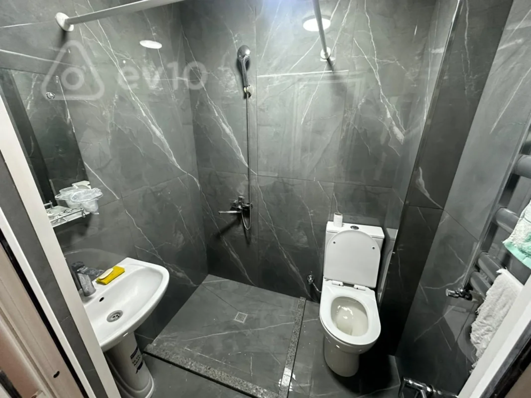 Kirayə verilir 2 otaqlı həyət evi 80 m²