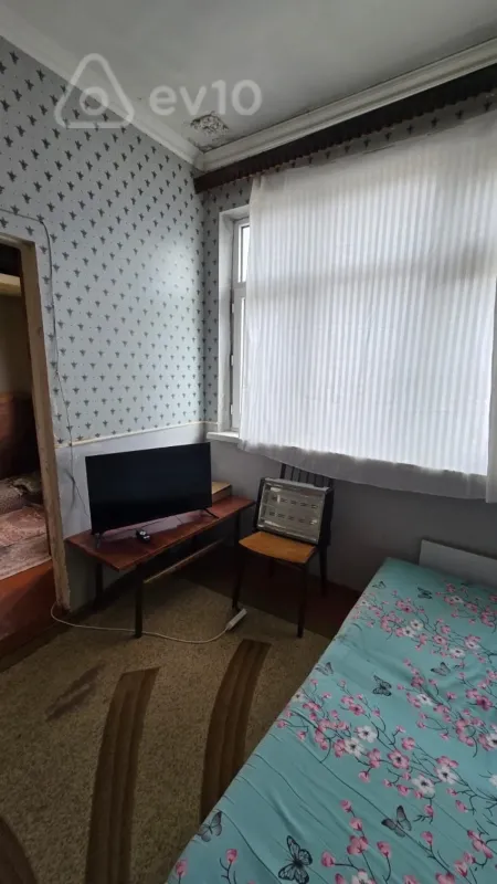 Kirayə verilir 1 otaqlı köhnə tikili 45 m²