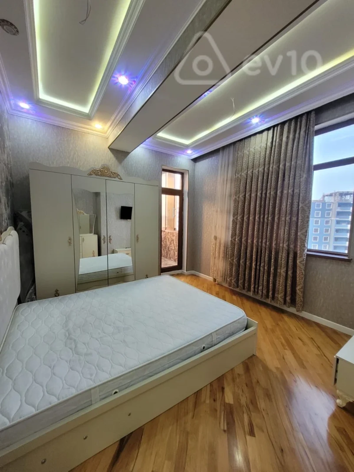 Kirayə verilir 3 otaqlı yeni tikili 90 m²