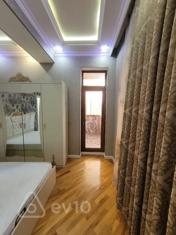 Kirayə verilir 3 otaqlı yeni tikili 90 m²