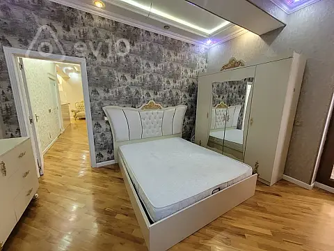 Kirayə verilir 3 otaqlı yeni tikili 90 m²