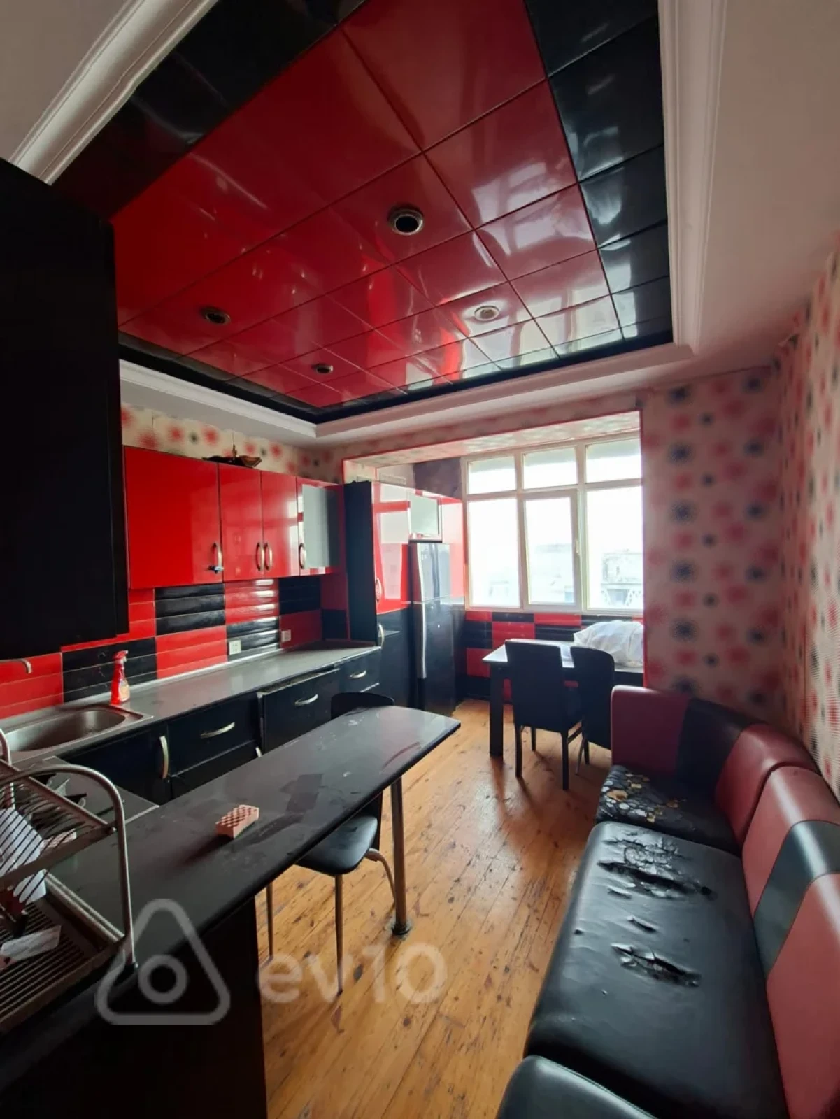 Satılır 3 otaqlı köhnə tikili 85 m²