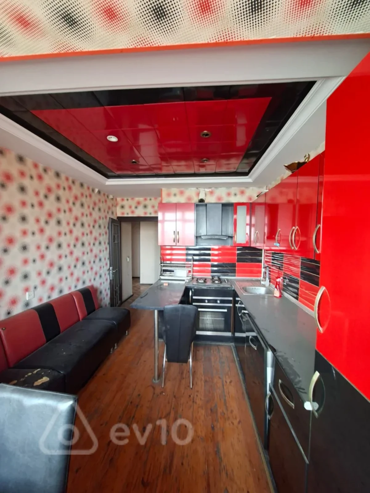 Satılır 3 otaqlı köhnə tikili 85 m²