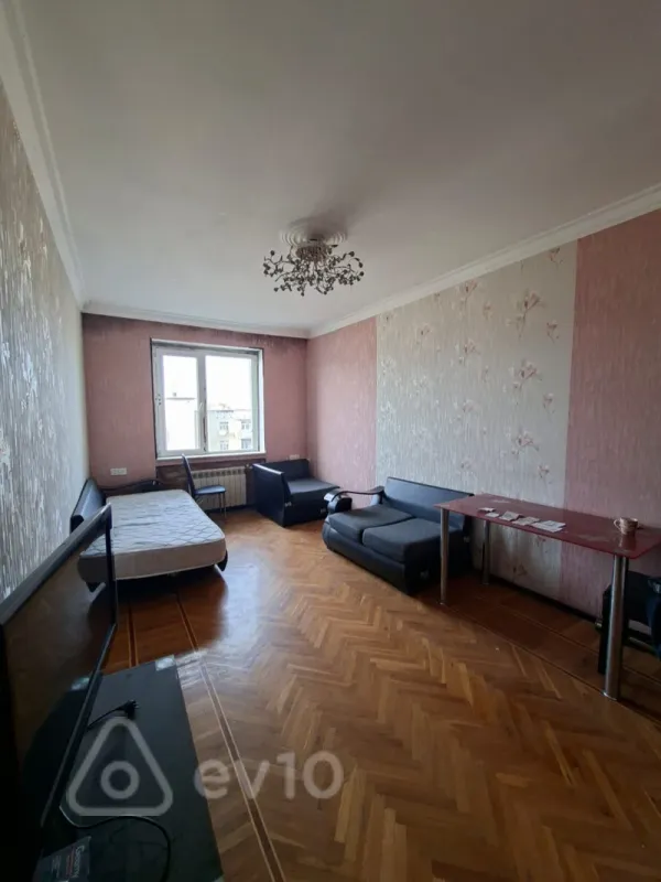Satılır 3 otaqlı köhnə tikili 85 m²