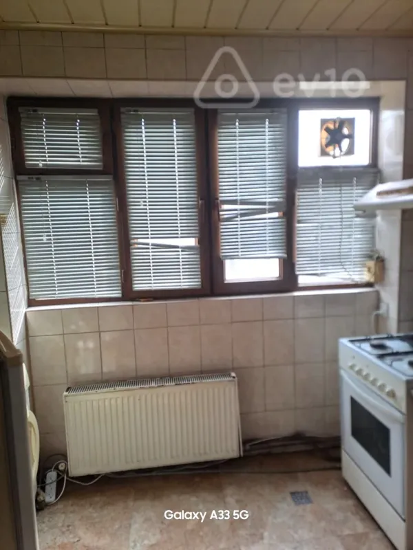 Kirayə verilir 2 otaqlı köhnə tikili 60 m²