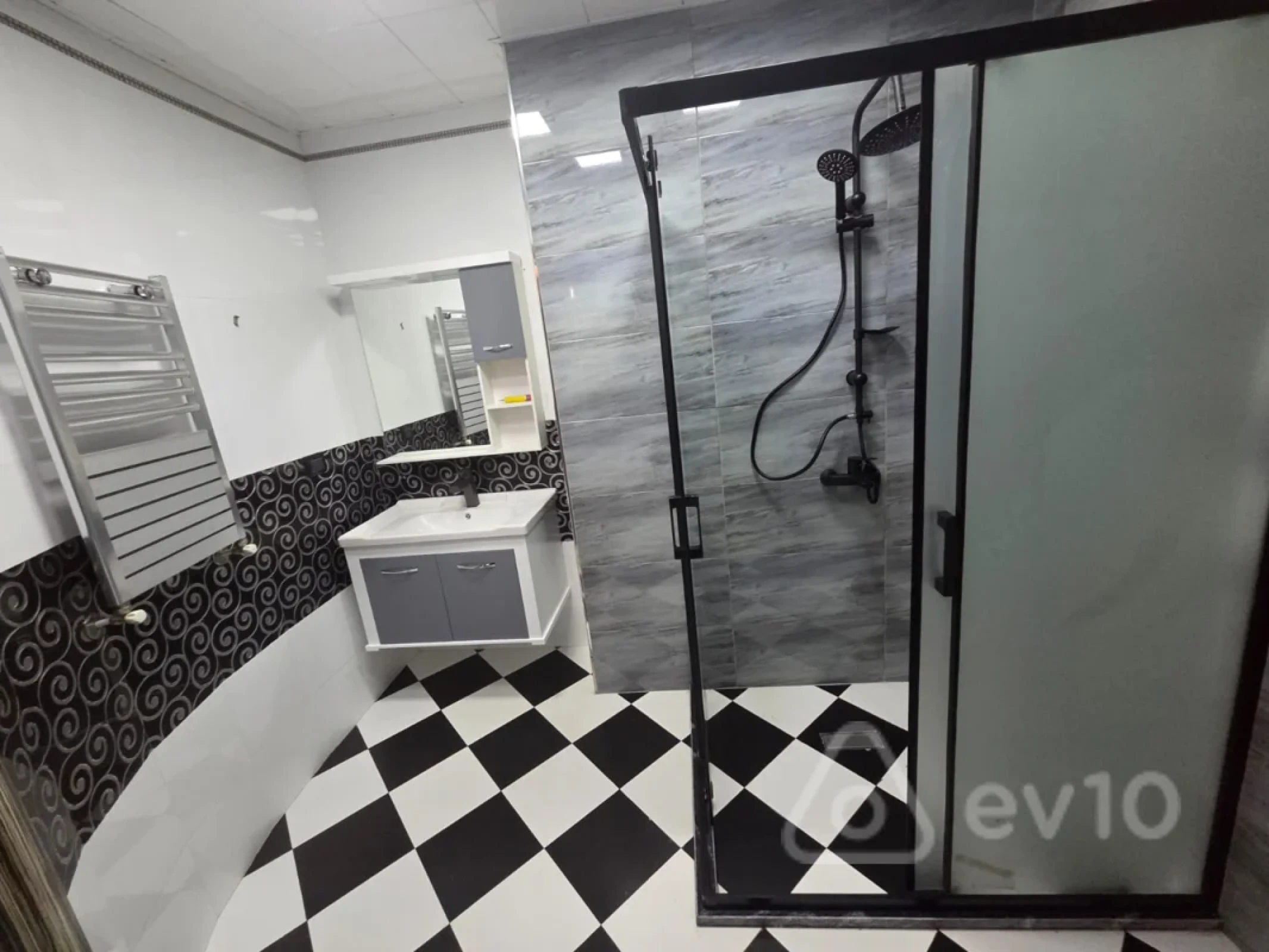 Kirayə verilir 3 otaqlı yeni tikili 165 m²