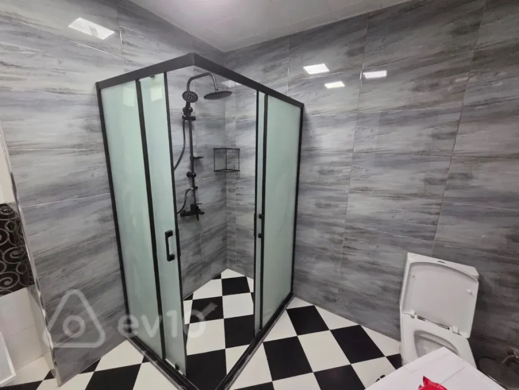 Kirayə verilir 3 otaqlı yeni tikili 165 m²