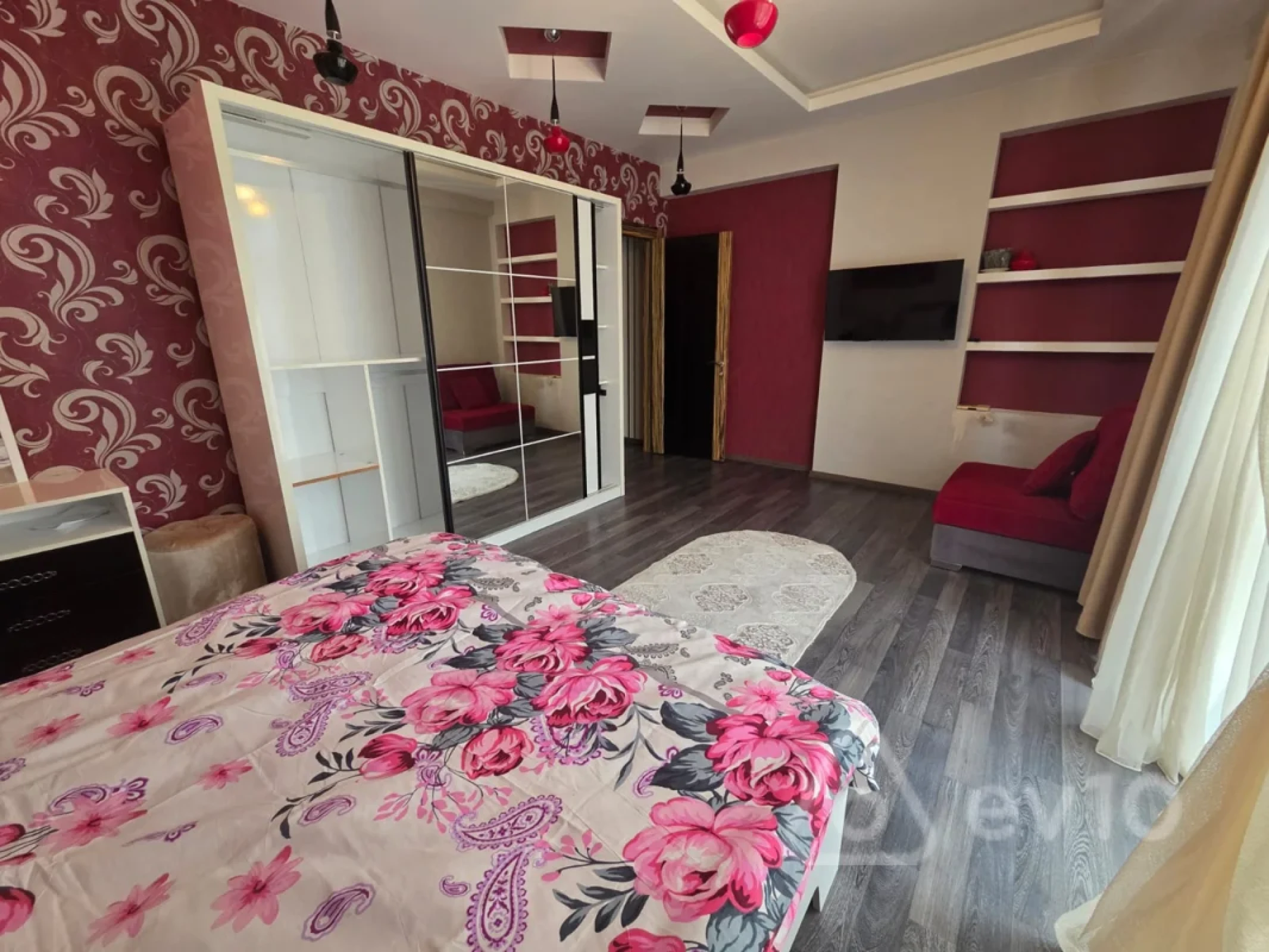 Kirayə verilir 3 otaqlı yeni tikili 165 m²