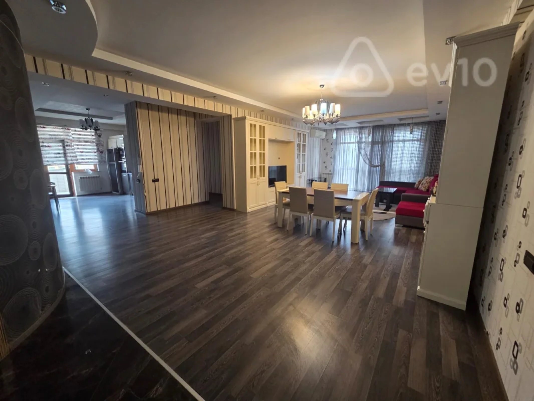 Kirayə verilir 3 otaqlı yeni tikili 165 m²