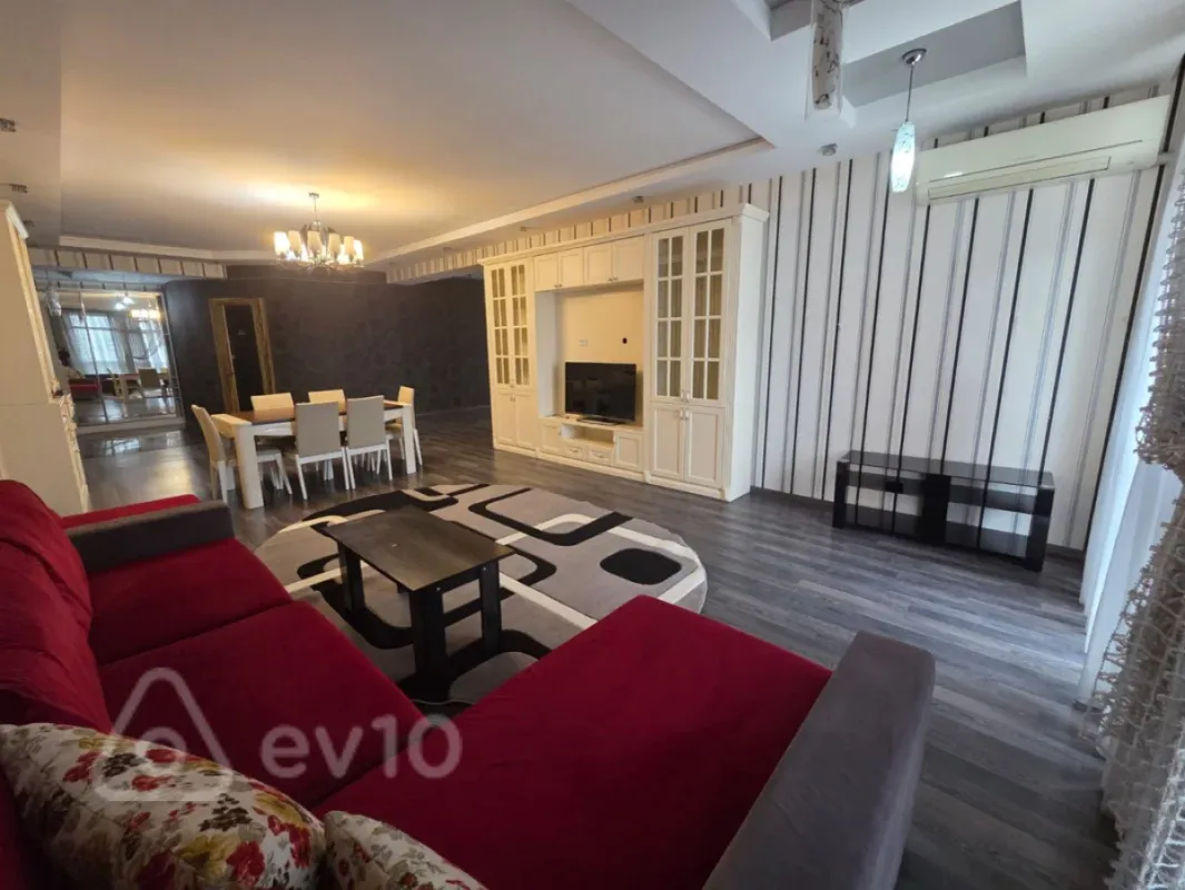 Kirayə verilir 3 otaqlı yeni tikili 165 m²