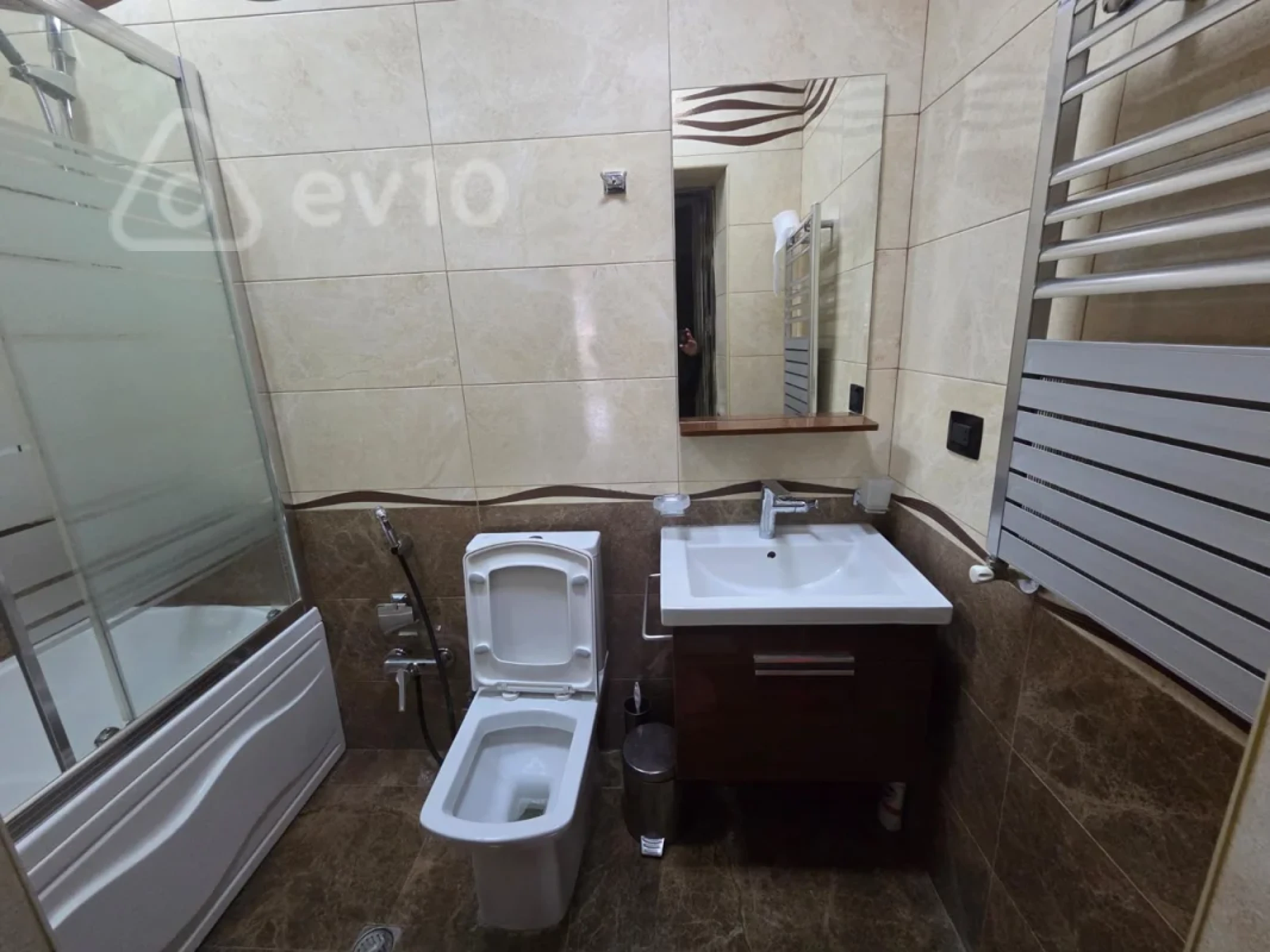 Kirayə verilir 3 otaqlı yeni tikili 165 m²