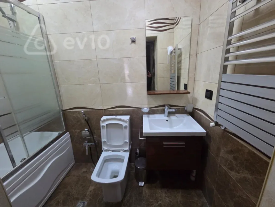 Kirayə verilir 3 otaqlı yeni tikili 165 m²