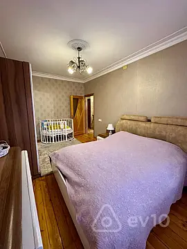 Satılır 4 otaqlı köhnə tikili 110 m²