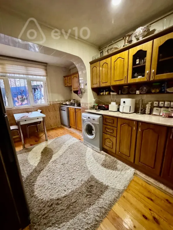 Satılır 4 otaqlı köhnə tikili 110 m²