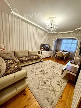 Satılır 4 otaqlı köhnə tikili 110 m²