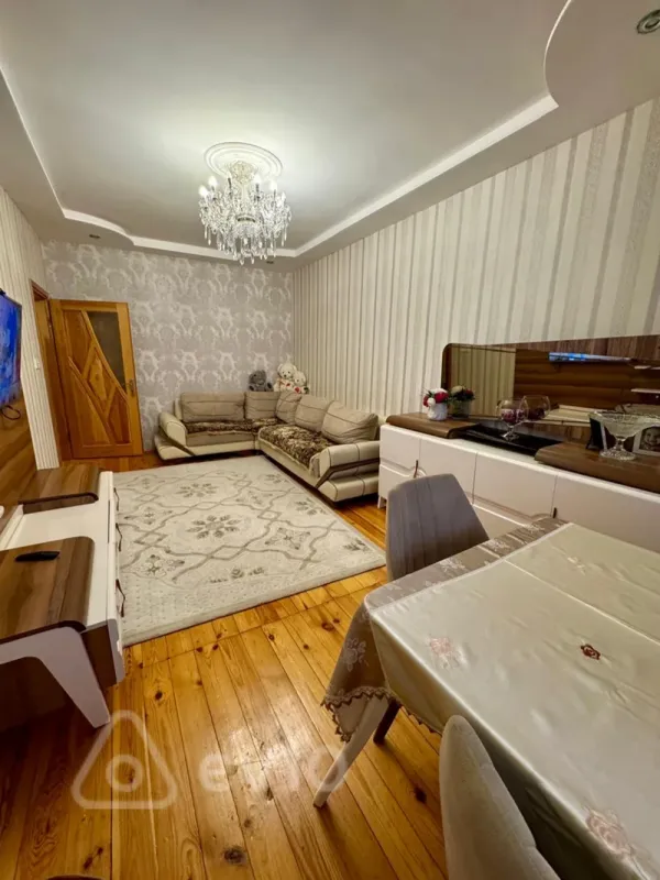 Satılır 4 otaqlı köhnə tikili 110 m²