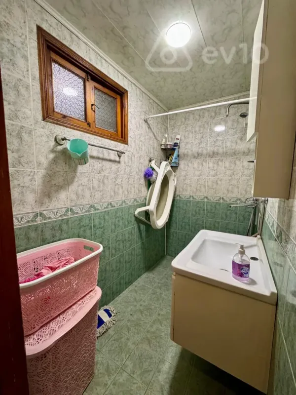 Satılır 4 otaqlı köhnə tikili 110 m²