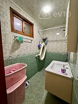 Satılır 4 otaqlı köhnə tikili 110 m²