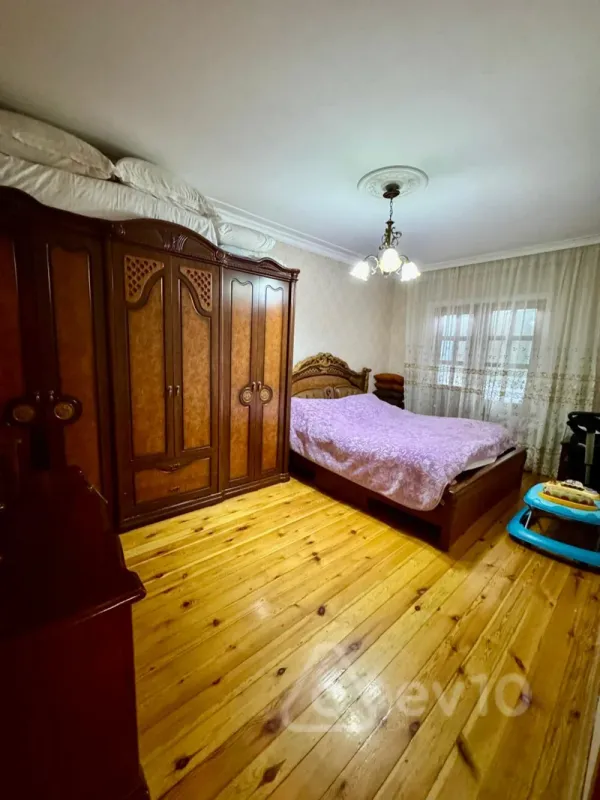 Satılır 4 otaqlı köhnə tikili 110 m²