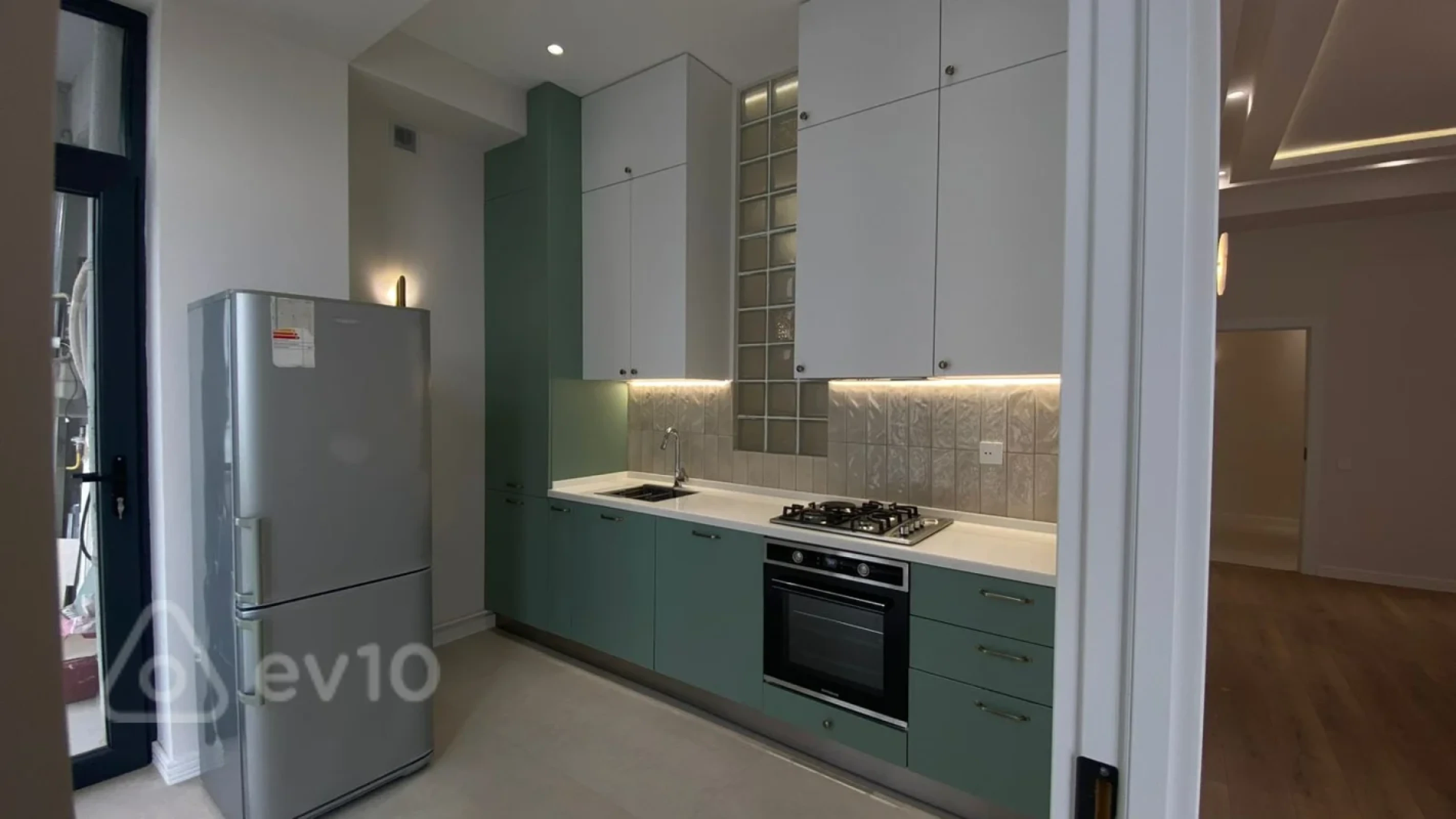 Kirayə verilir 25 otaqlı yeni tikili 72 m²