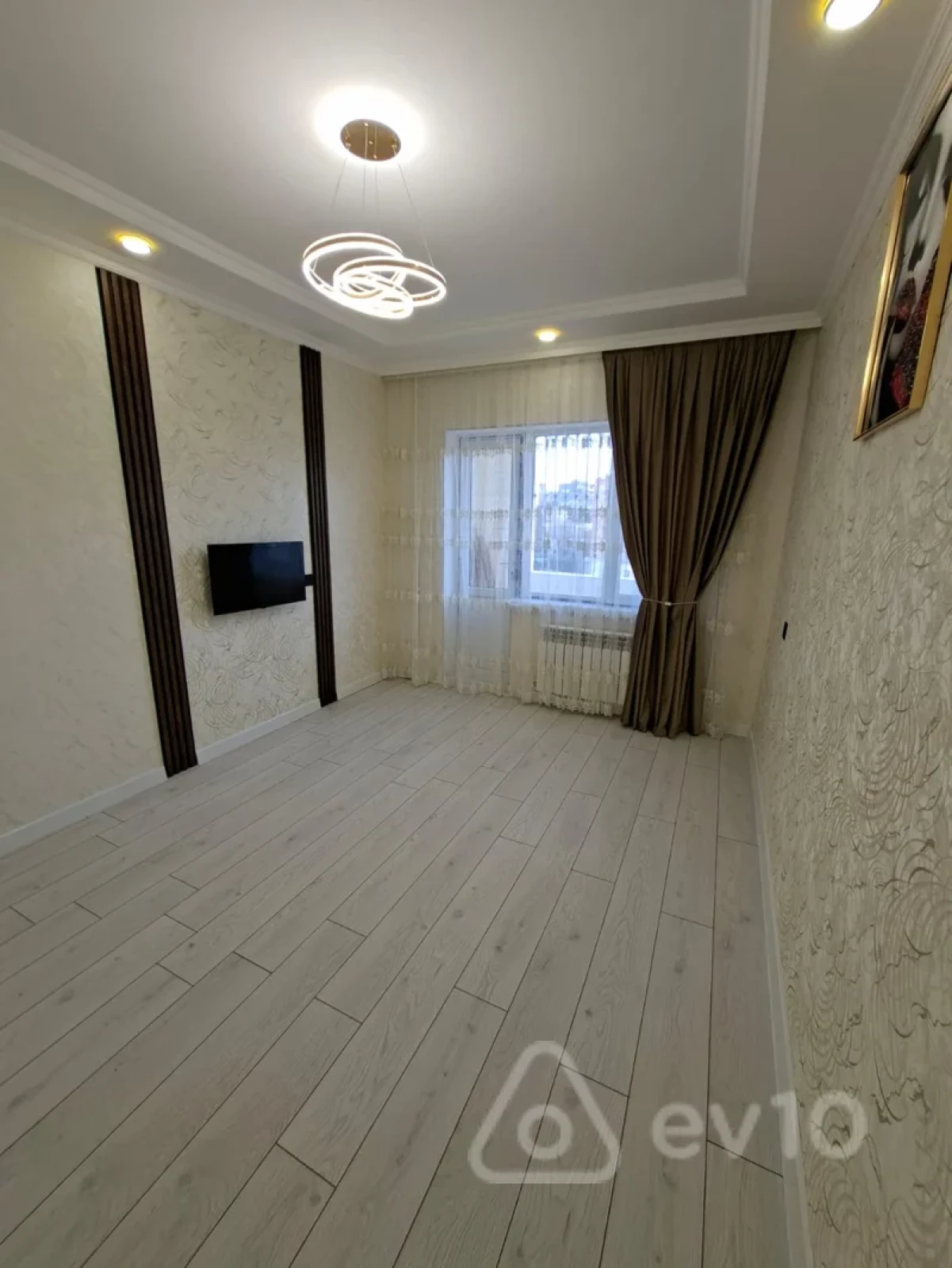 Satılır 2 otaqlı köhnə tikili 60 m²