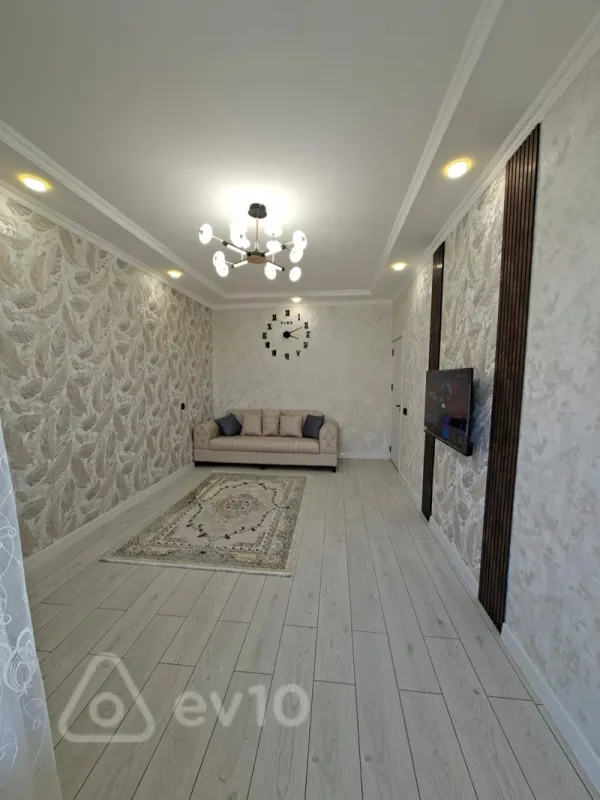 Satılır 2 otaqlı köhnə tikili 60 m²