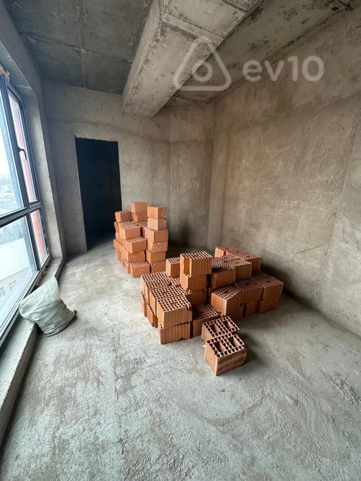 Satılır 3 otaqlı yeni tikili 140 m²