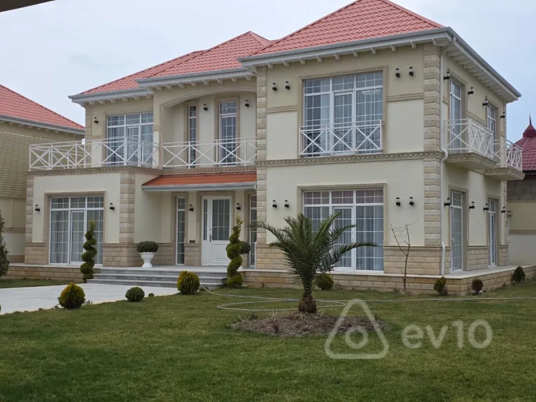 Satılır 5 otaqlı həyət evi 300 m²