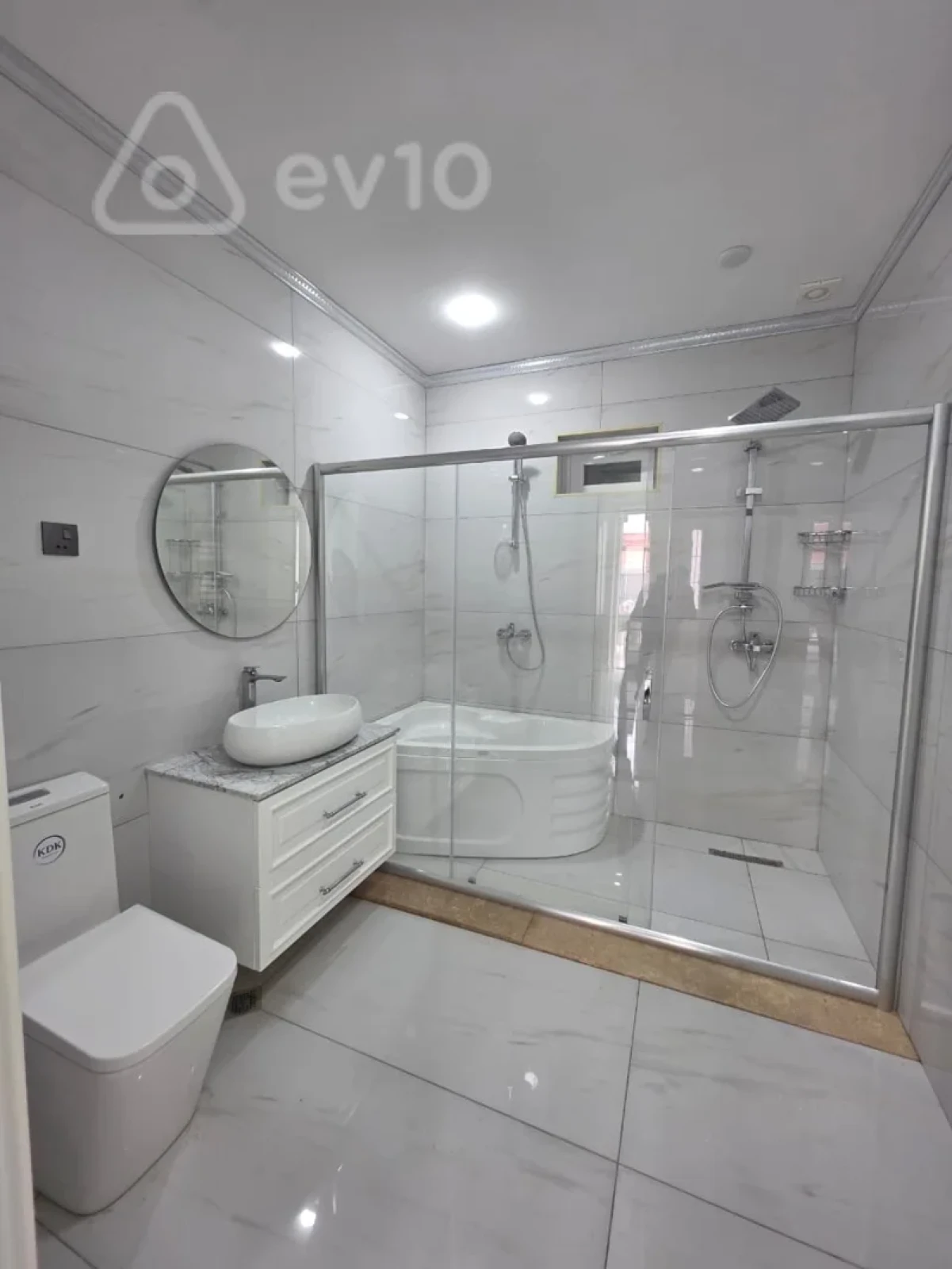 Satılır 5 otaqlı həyət evi 300 m²