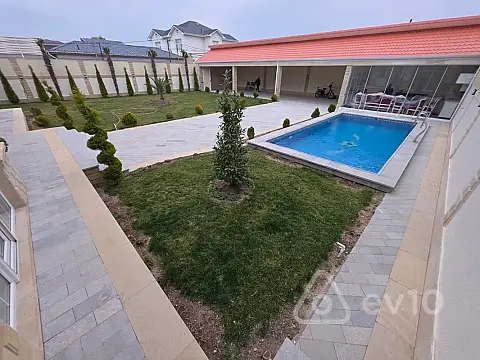 Satılır 5 otaqlı həyət evi 300 m²