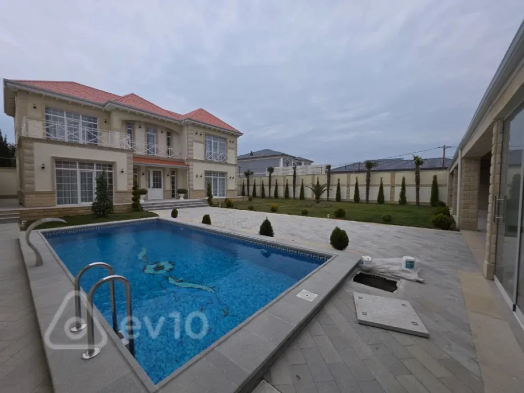 Satılır 5 otaqlı həyət evi 300 m²