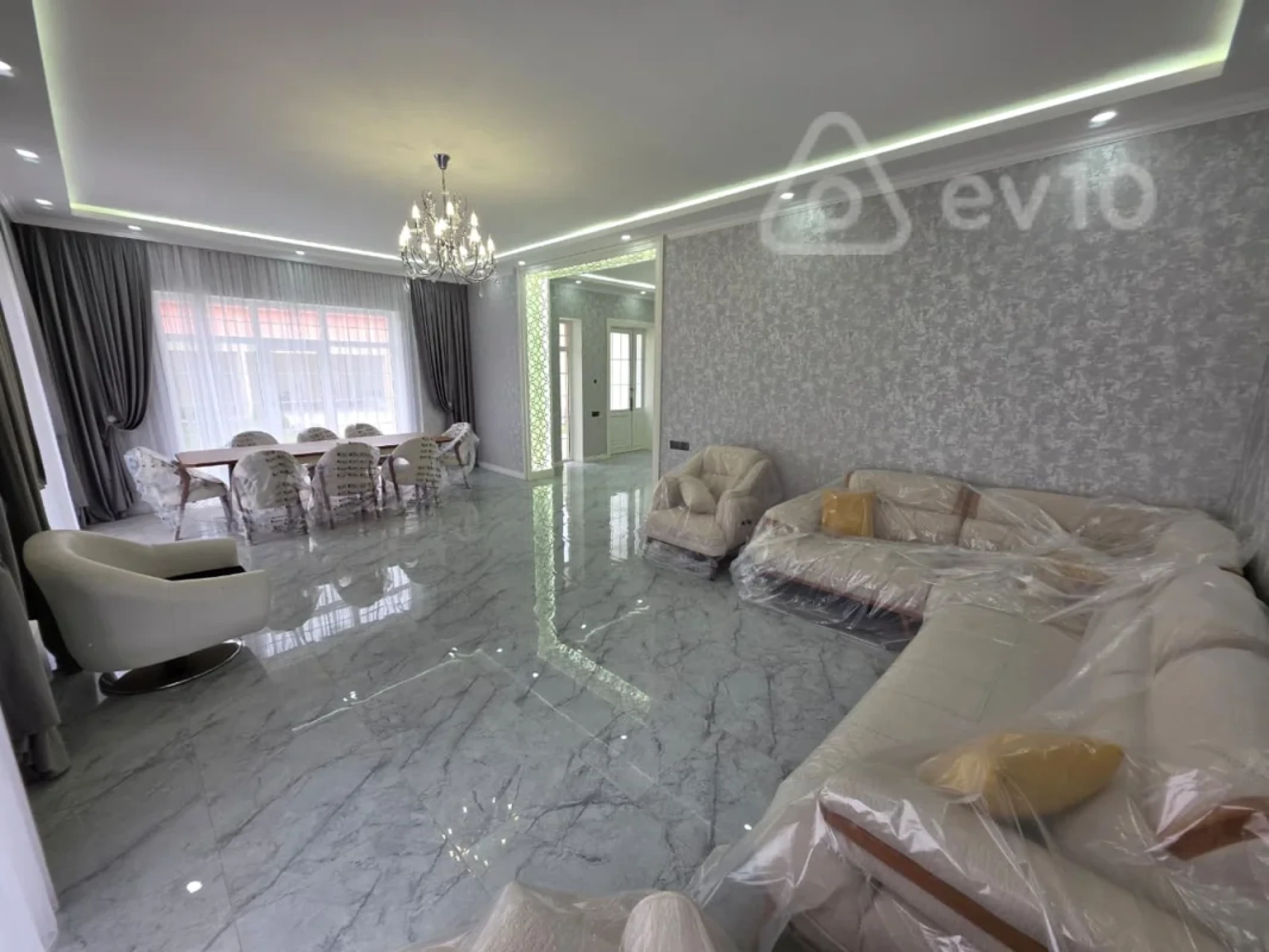 Satılır 5 otaqlı həyət evi 300 m²