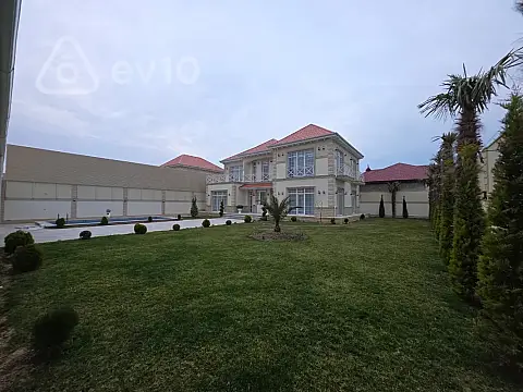 Satılır 5 otaqlı həyət evi 300 m²