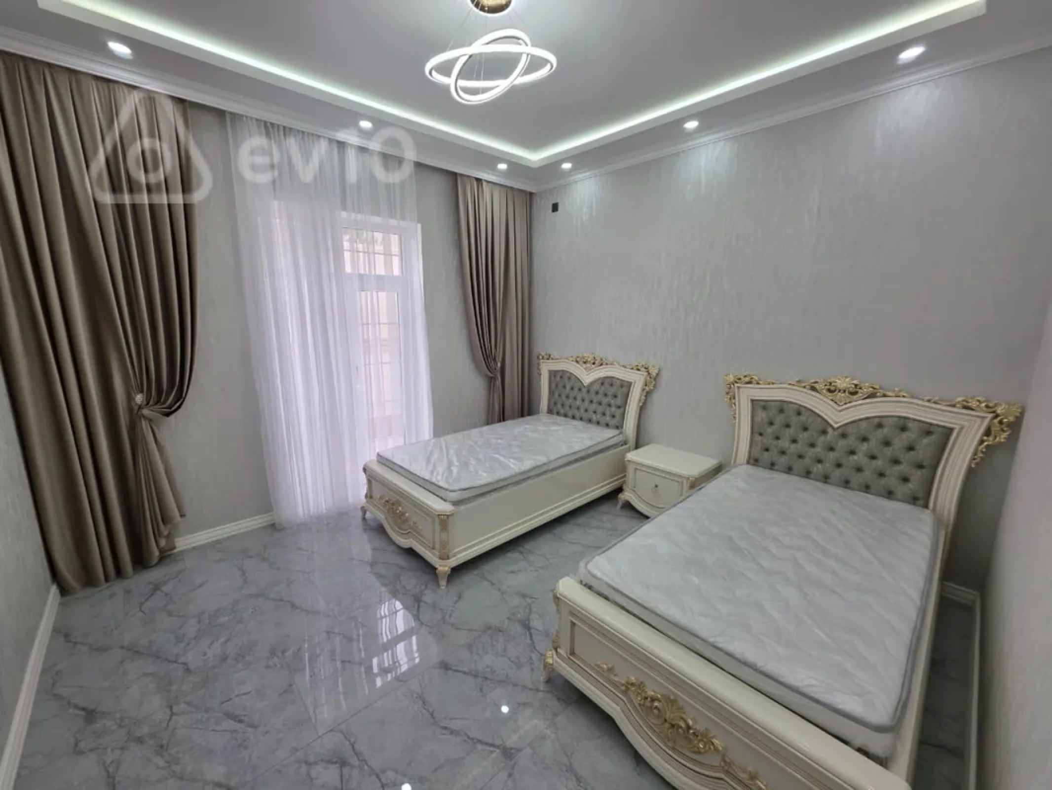 Satılır 5 otaqlı həyət evi 300 m²