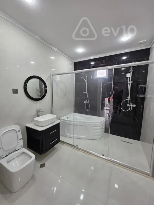 Satılır 5 otaqlı həyət evi 300 m²